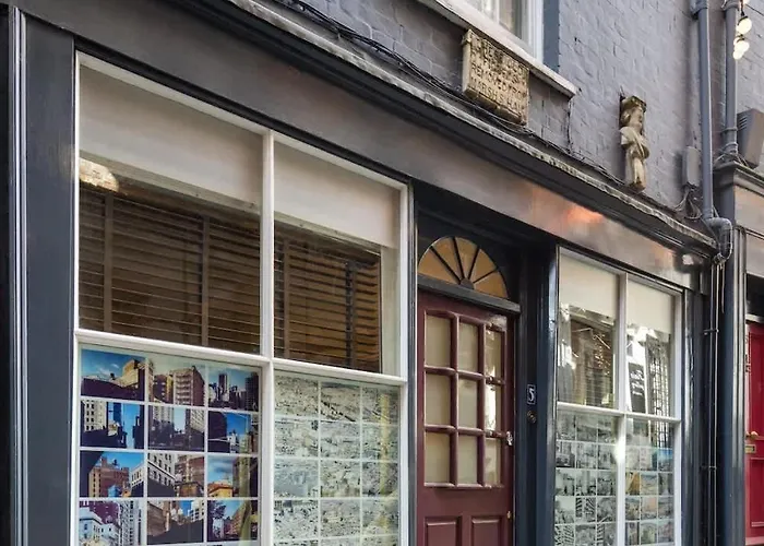 Historic Townhouse & Garden On Christmas Steps *