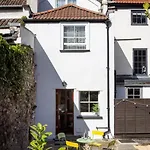 Holiday home Historic Townhouse & Garden On Christmas Steps Bristol