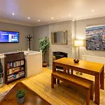 Historic Townhouse & Garden On Christmas Steps Tatil Evi *