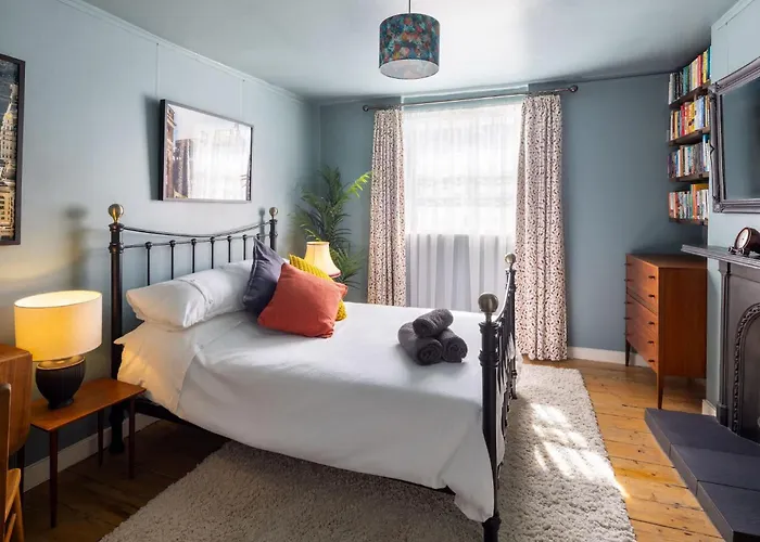 Historic Townhouse & Garden On Christmas Steps *