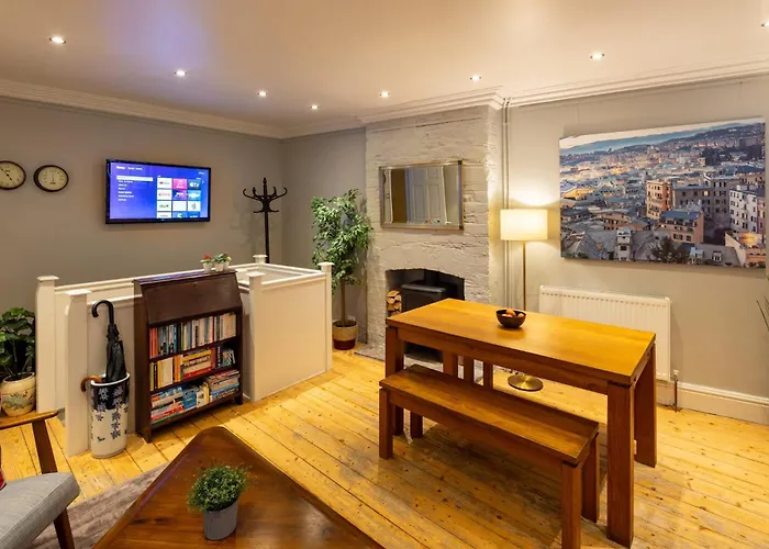 Historic Townhouse & Garden On Christmas Steps Prázdninový dům *