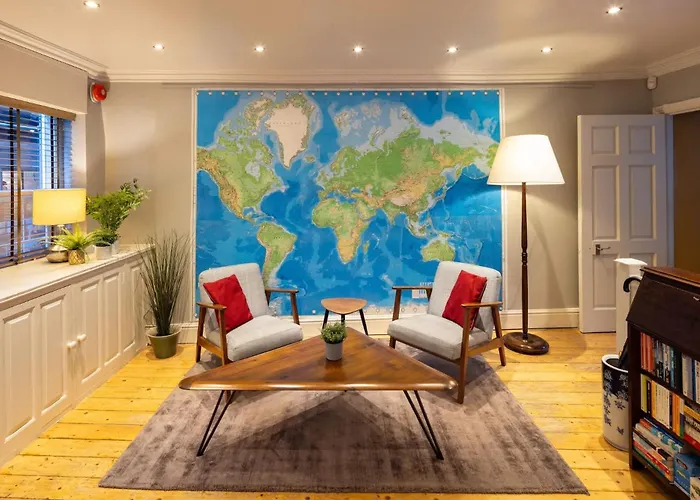 Historic Townhouse & Garden On Christmas Steps Bristol