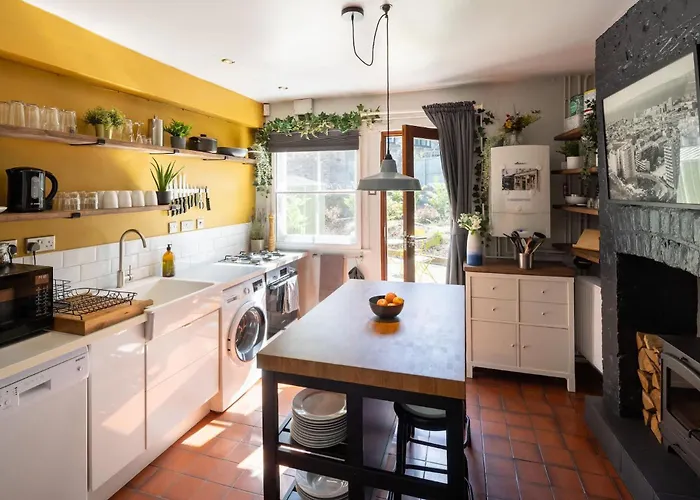 Historic Townhouse & Garden On Christmas Steps Prázdninový dům Bristol