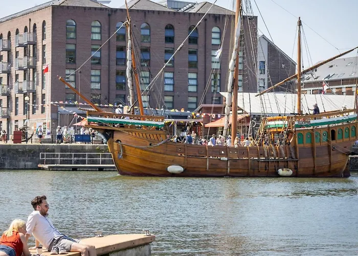 Historic Townhouse & Garden On Christmas Steps Bristol