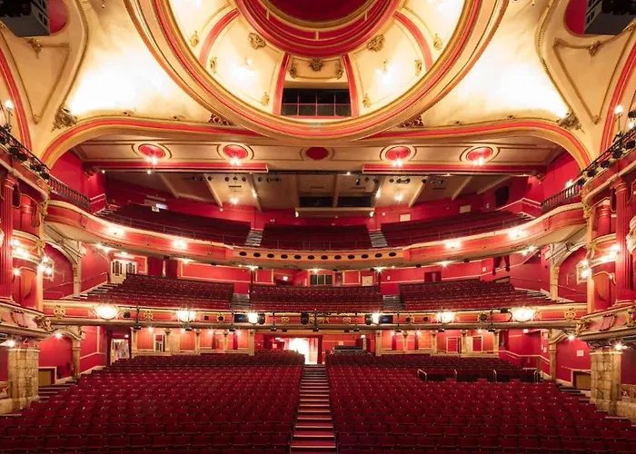 Semesterbostad Historic Townhouse & Garden On Christmas Steps Bristol