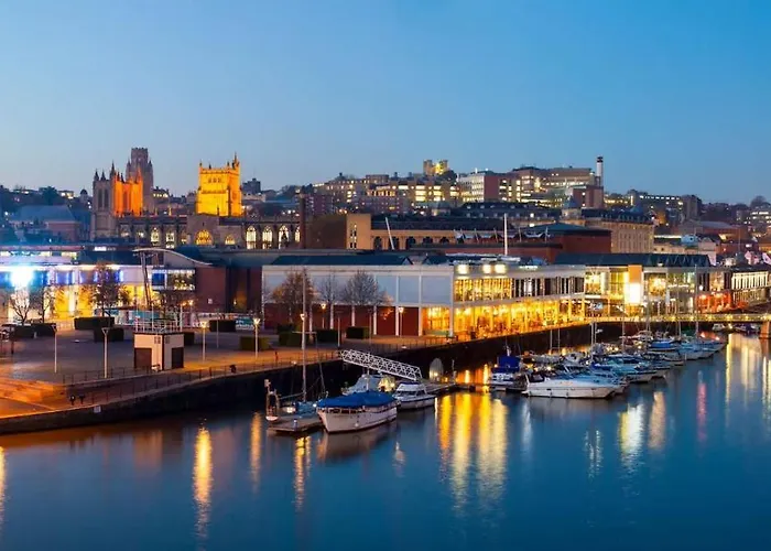 Historic Townhouse & Garden On Christmas Steps * Bristol