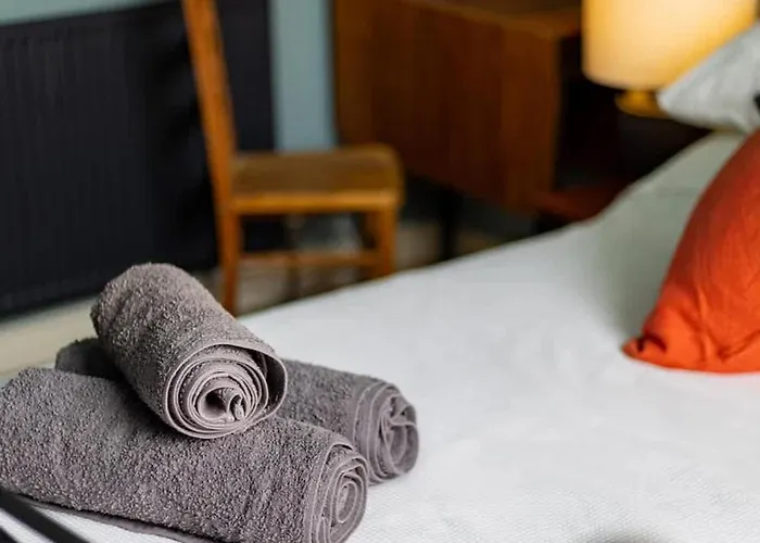 Historic Townhouse & Garden On Christmas Steps Bristol