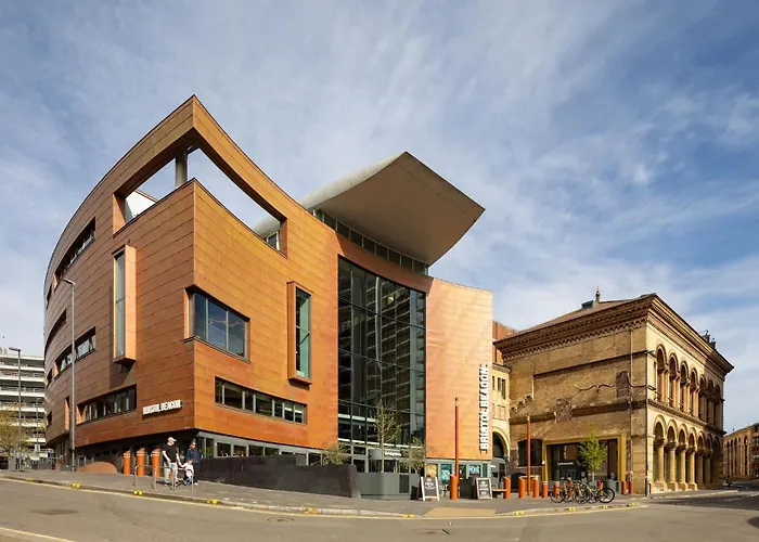 Historic Townhouse & Garden On Christmas Steps Сasa de vacaciones