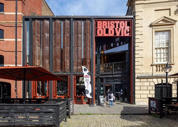 Historic Townhouse & Garden On Christmas Steps Bristol